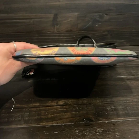 Dooney & Bourke Medallion Crossbody Letter Carrier Y2K - Picture 4 of 8